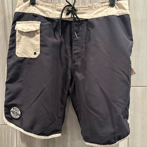 Men’s size 32. Matix board shorts